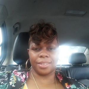 Meet your Posher, Petronia